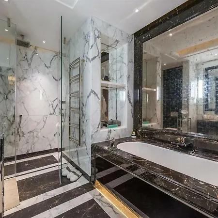 Sapphire מלון דירות *